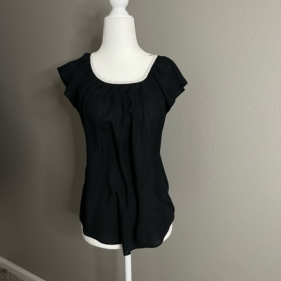 Cute bow-back top in black and white. Size XS but would fit a size S - Picture 1 of 6